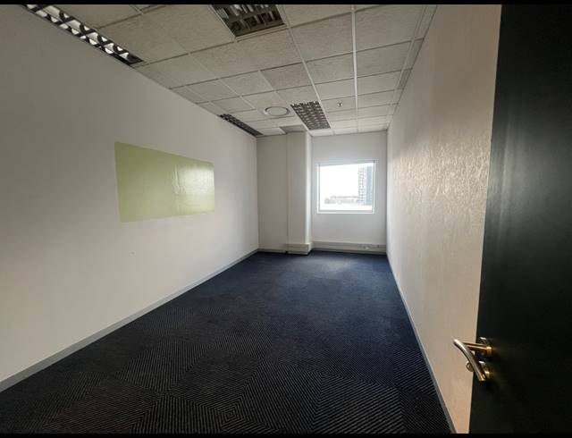 1,061M² OFFICE TO LET IN ROSEBANK